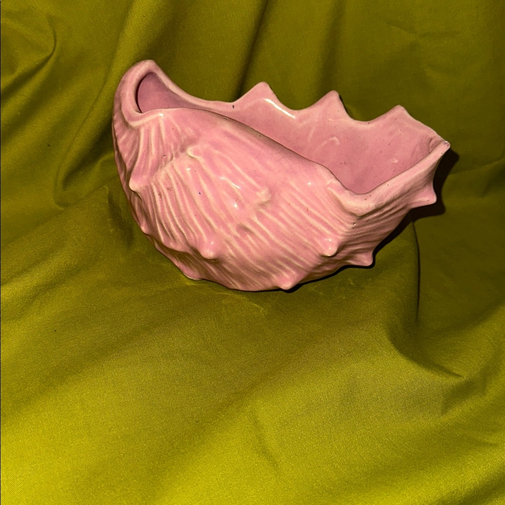 Midcentury Pink Ceramic Shell Bowl or Planter - Picture 4 of 10
